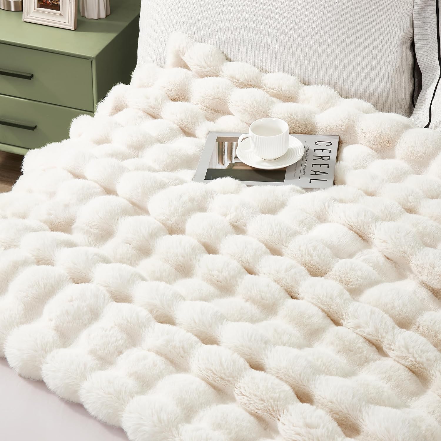 Double-sided faux fur blanket 50x60 inches, winter warm blanket