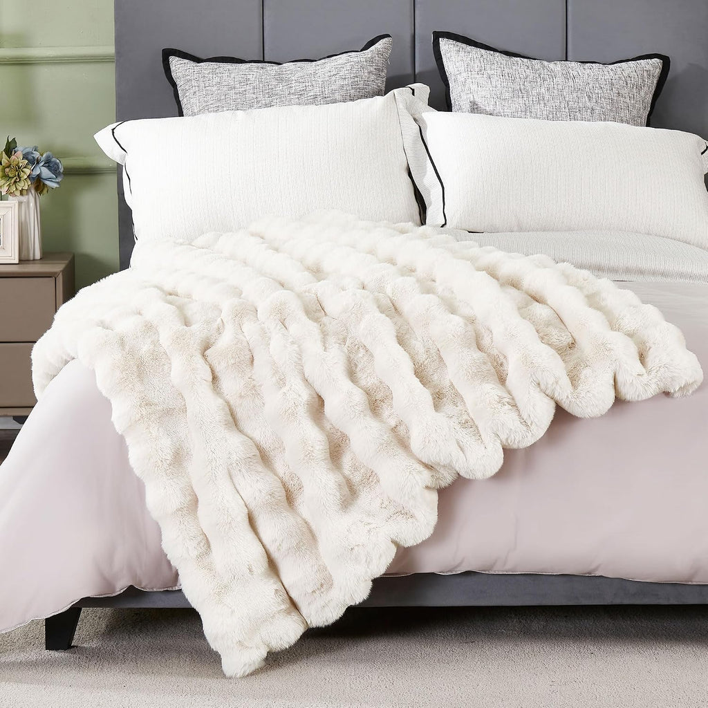 Faux rabbit fur bubble fleece blanket 50x60 inches, thickened and warm decorative blanket